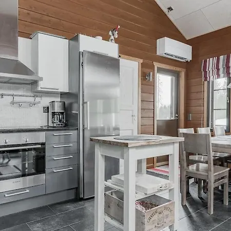 Hullun Mustikka Saukkopari Chalet *