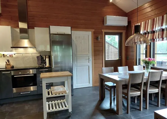 Hullun Mustikka Saukkopari 샬레