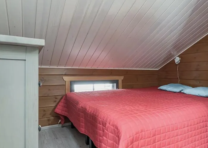 샬레 Hullun Mustikka Saukkopari *