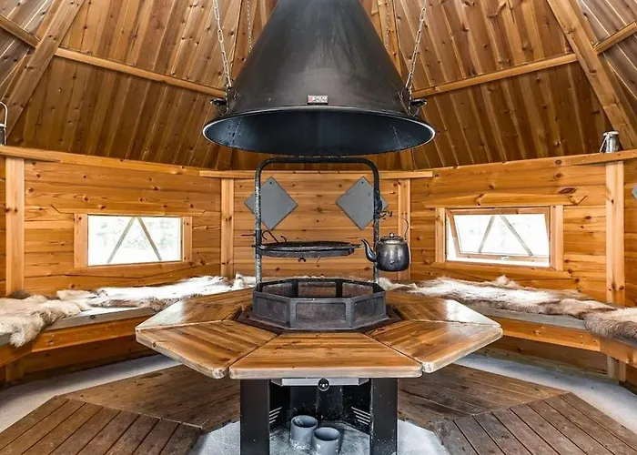 Hullun Mustikka Saukkopari * 루카